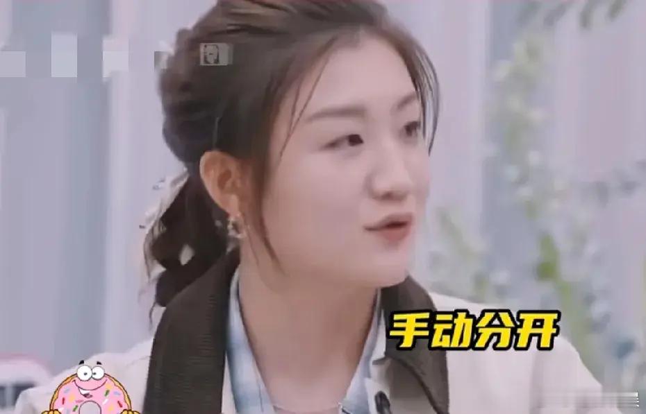 陈梦说国家队里是严禁队员谈恋爱的。​节目里有嘉宾好奇问陈梦：“你们队内不能处对象