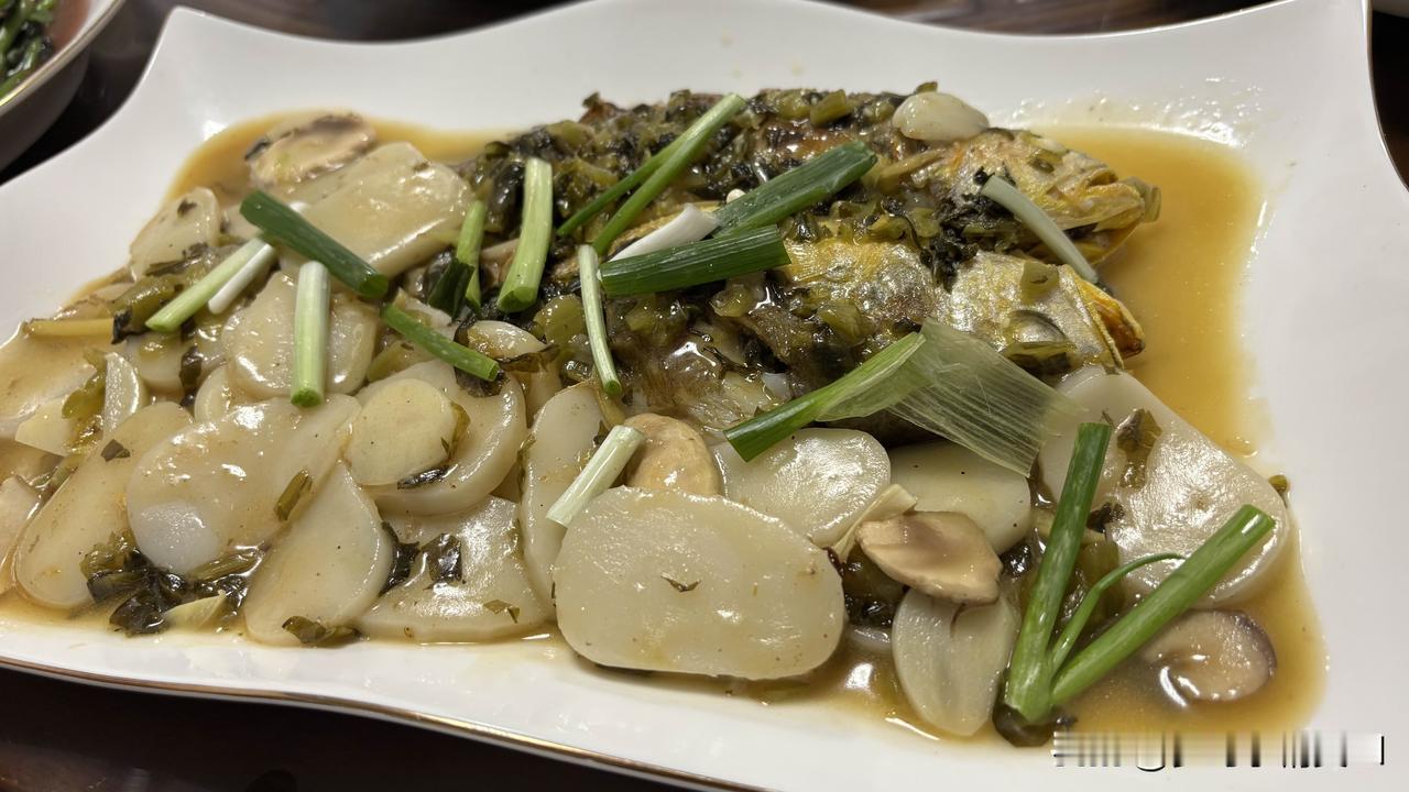 农家院里自种农家菜黄鱼年糕、石斛花妙鸡蛋、清蒸泥鳅、妙米苋、海鲜面疙瘩、红烧鱼
