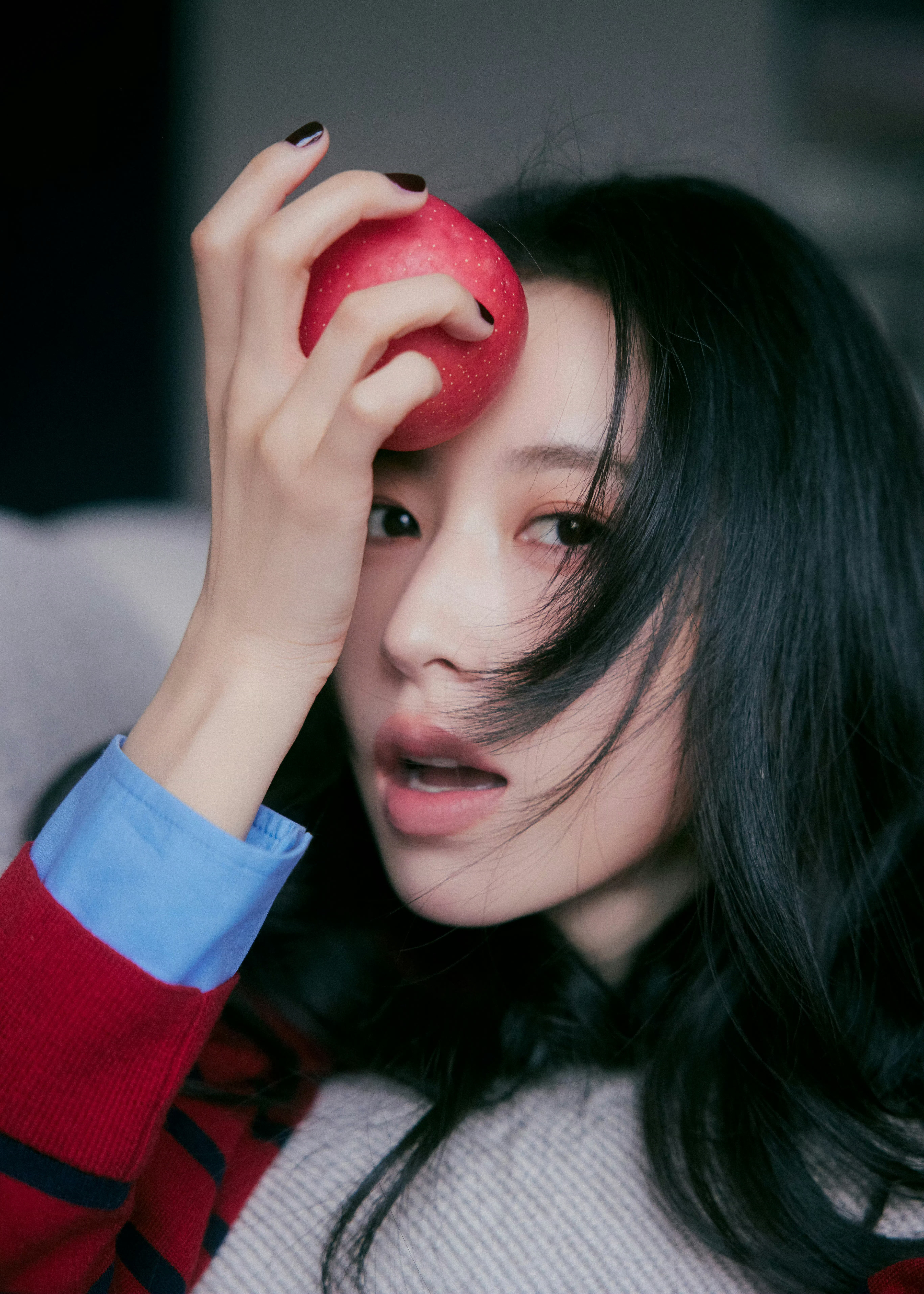 周雨彤居家慵懒风🍎