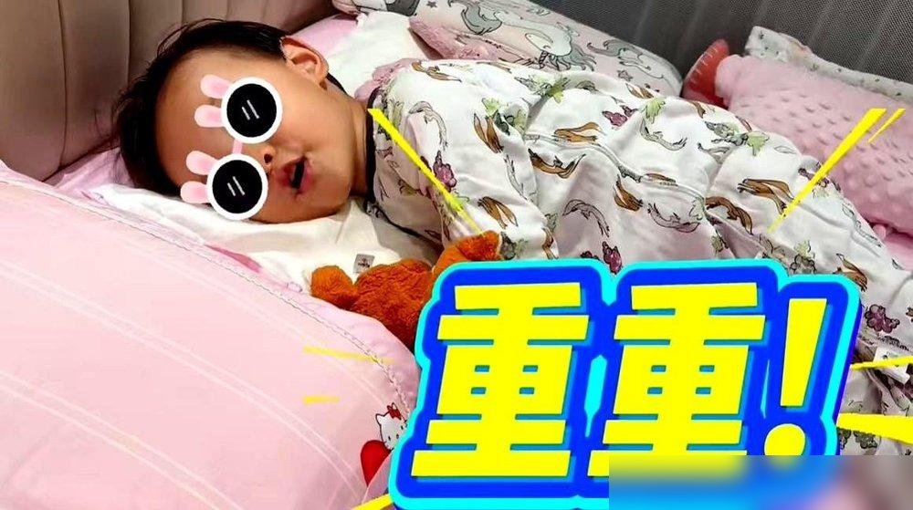 任重拍戏回家沾床就睡，呼噜刚响，闺女直接把他“请”出了主卧。他抱着枕头站门口，一脸懵，孙骁骁挺着二胎