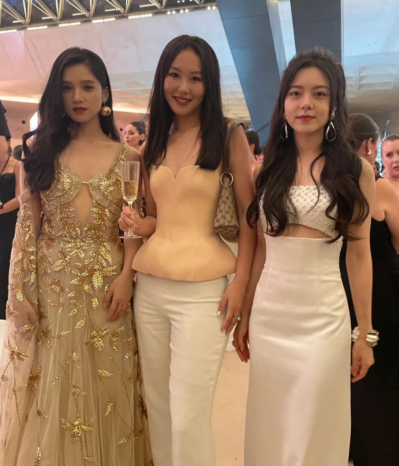 赵今麦和张婧仪现在谁的势头更猛一些当然是赵今麦更好了啊不限题材，演技超好，中