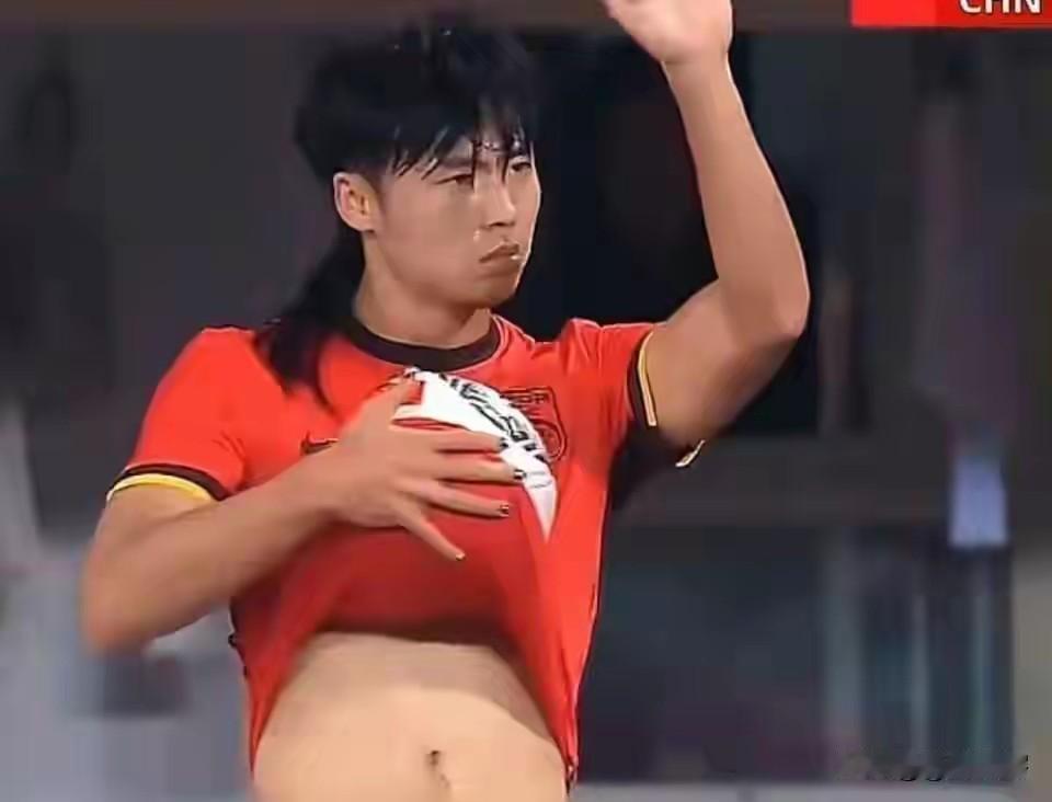 汪士钦在这届熊猫杯上可谓出尽“风头”，拥有着一副胭粉的气质，拥有个副白斩鸡的肚皮