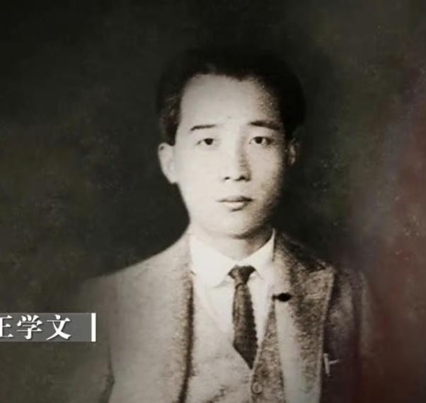 你能想象吗？当年日本专门培养间谍的学校里，居然坐着一位中共特工当老师。别人