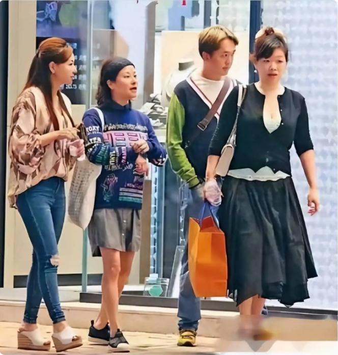 香港最怂的富二代邓兆尊，他守着15亿遗产躺吃了27年，利息滚到17亿。3个女友同