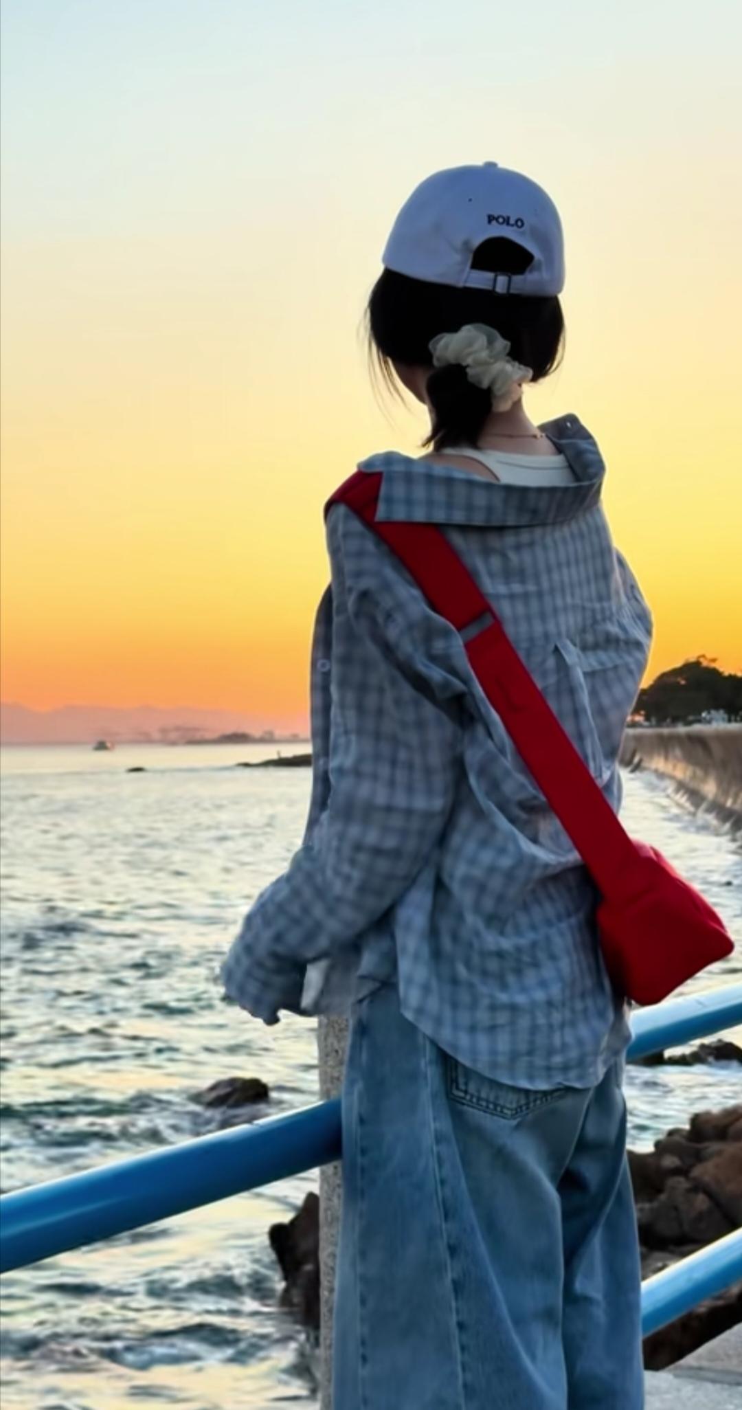 这身穿搭咋样​第一次穿，感觉好舒服[吐舌头眯眼睛笑]
