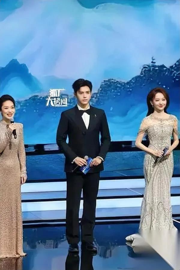 金鸡奖开幕式出状况？C位主持竟是星二代！昨晚金鸡奖开幕式，最让人咋舌的不