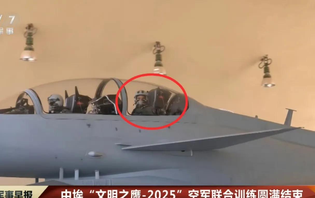 有戏了！埃及飞行员亲自进入歼10深度体验根据我国权威媒体发布的消息可以得知，在