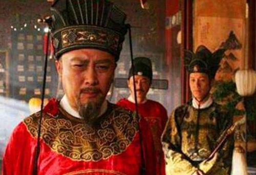 万历元年，张居正新官上任，雷霆整顿朝政。一出手，就动了官场旧习。可偏偏这时候，刑