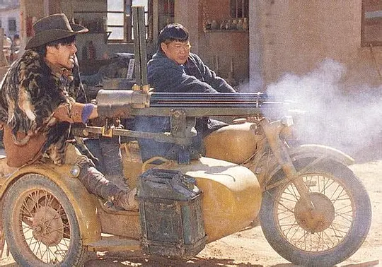 三刷《富贵列车》洪金宝被俄军俘虏刚干掉俄军又被国际刑警钟镇涛活捉，洪扒光钟