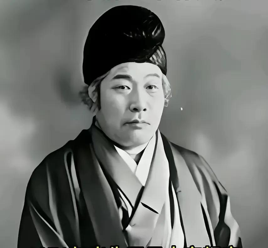 1936年秋，东京一家不起眼的居酒屋里烟雾缭绕。王仁三郎抿着清酒，抬眼看见刚进门