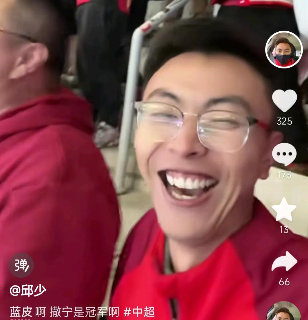 知名球员邱少认为上海申花未来几年都不可能夺冠。他作为球迷在跟队前往大连见证上海