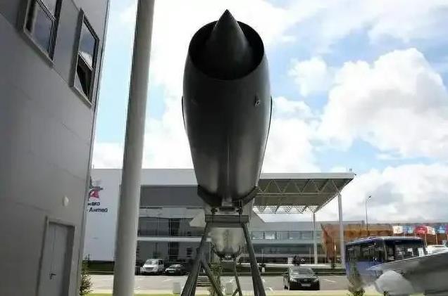 P-800宝石超音速导弹P-800“宝石”是俄罗斯研发的第四代超音速反舰导弹，