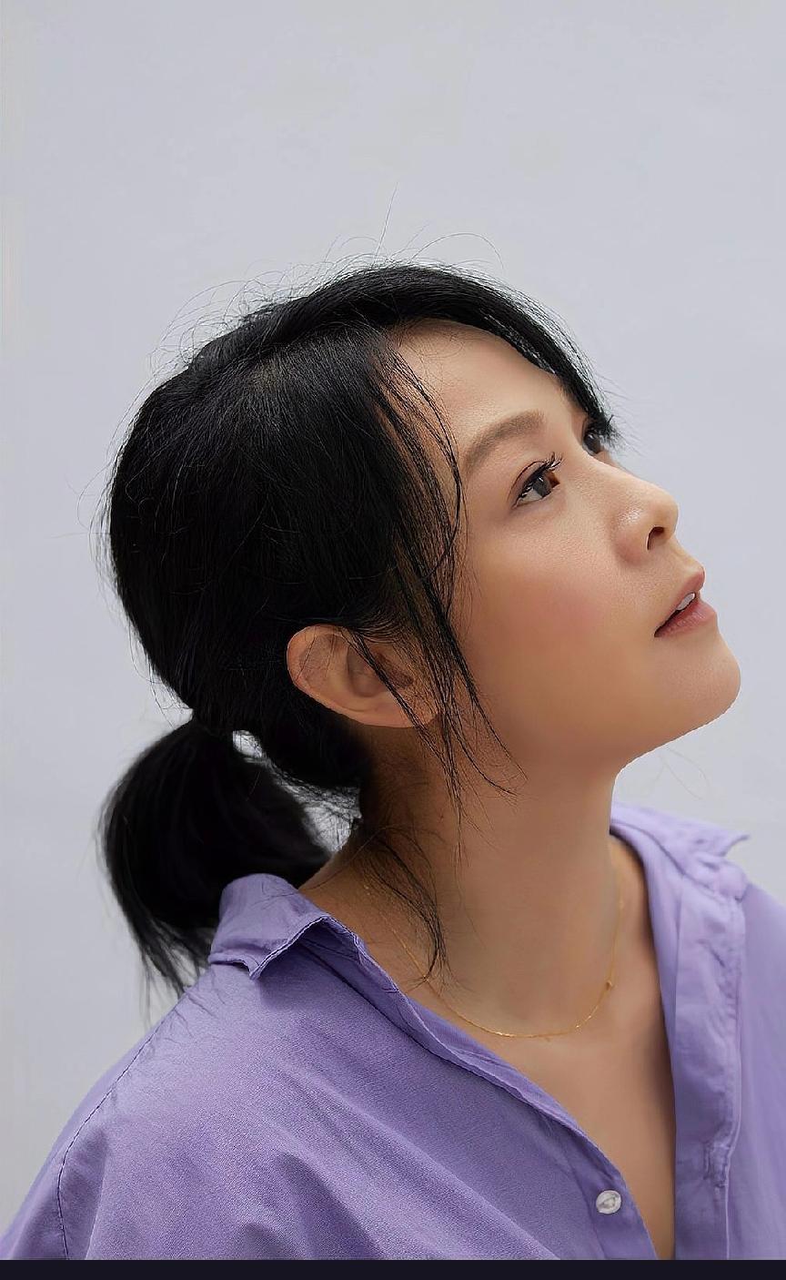 44岁高龄还能自然怀孕？刘若英给出了她的答案。刘若英在44岁时勇敢地迎接了生命