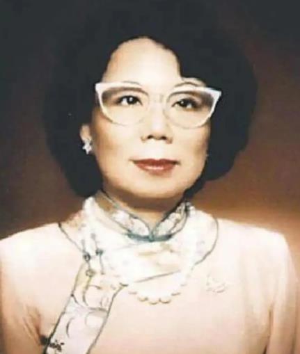 下嫁穷表哥捧出首富！58岁离奇猝死，那栋“锁魂楼”藏了什么？在香港的豪门恩怨里