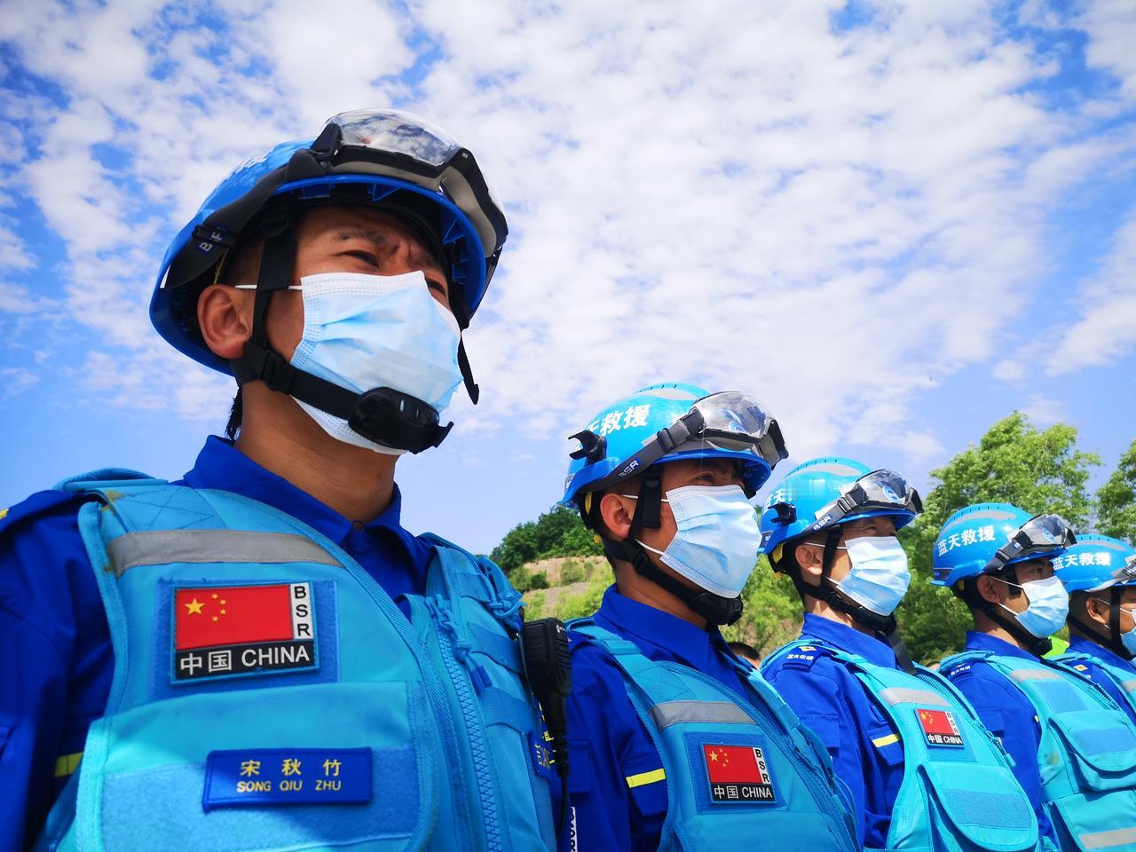 蓝天救援队无工资、全自费！为什么无数人挤破头也要进？真相太颠覆认知 一场突如