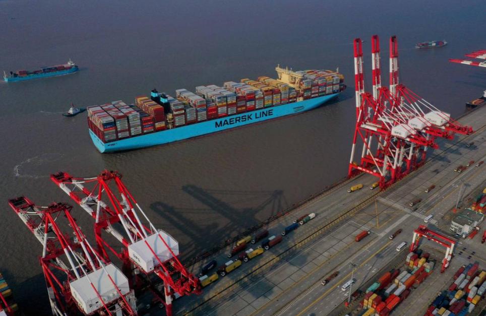 巴拿马总统穆利诺，最近的日子恐怕不太好过。就在他强行接管李嘉诚旗下长和集团，两大