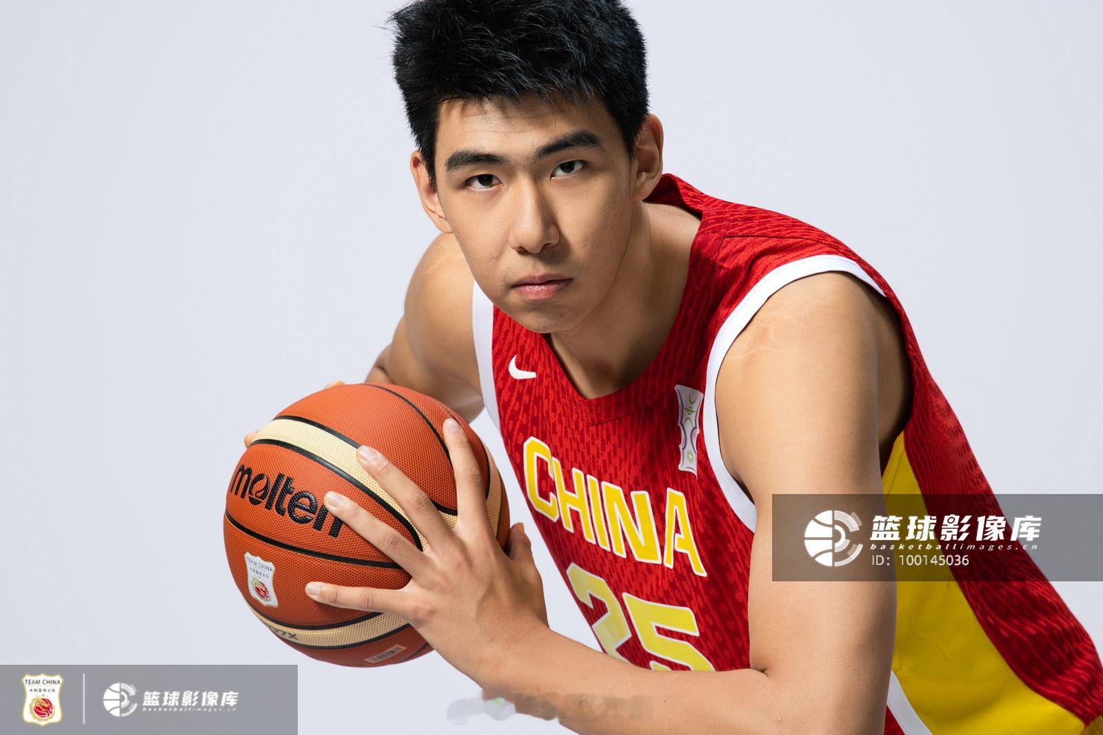 据探长了解，广州龙狮付出一定代价，从广东宏远得到徐昕，他们将先与球员签下为期四年