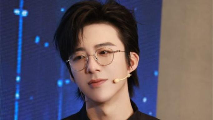 你知道吗？2026年3月21日，刘宇宁在闲鱼直播时麻药劲还没过，呆萌状态引发热议