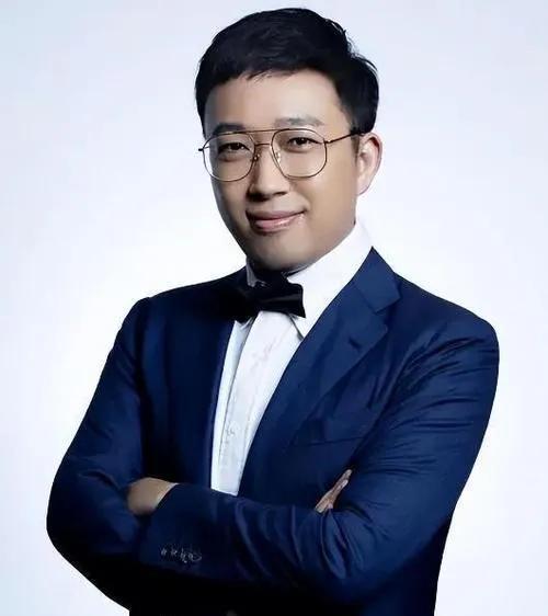 于正“耳朵起茧”论：流量围猎下，实力派演员的“被催熟”困境2025年5月，于正