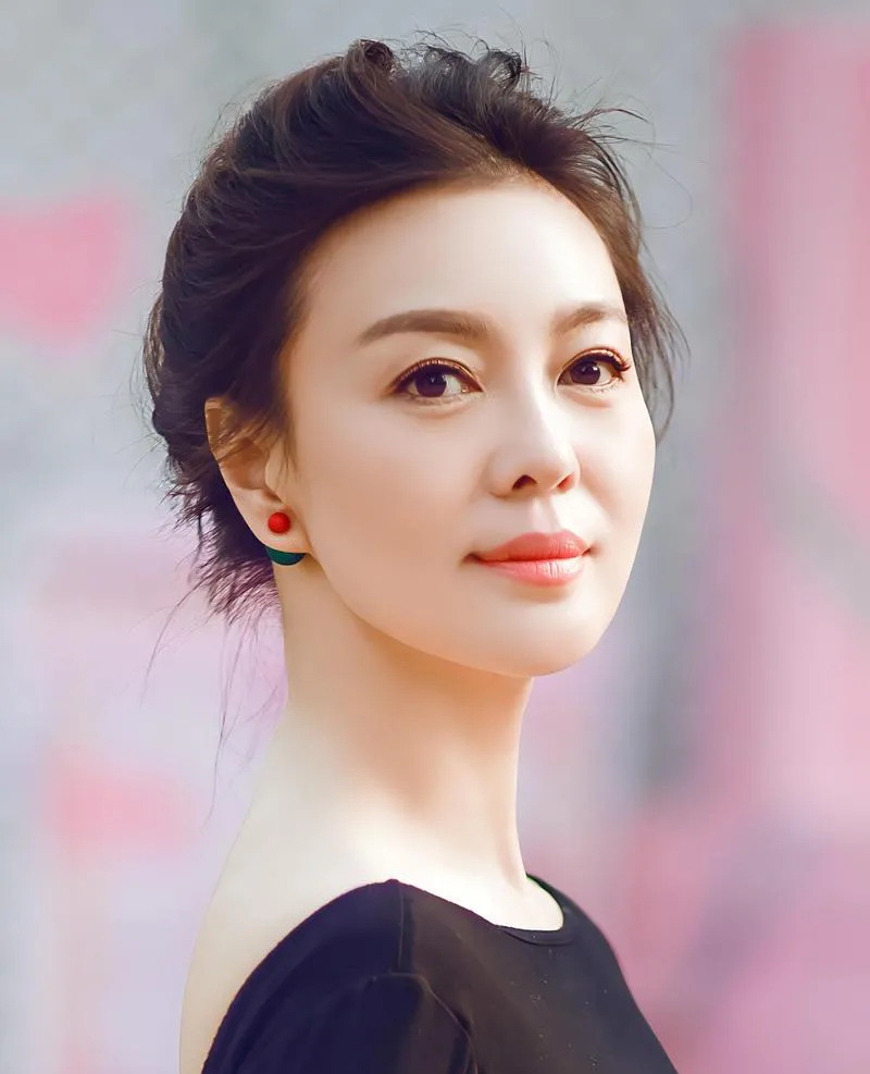 资深演员荣蓉的演艺人生天哪！谁能想到，看起来岁月静好的资