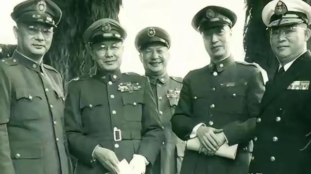 粟裕打了一辈子仗，说国军有三个人最难对付，薛岳张灵甫都排不上号，有一个让他连吃三