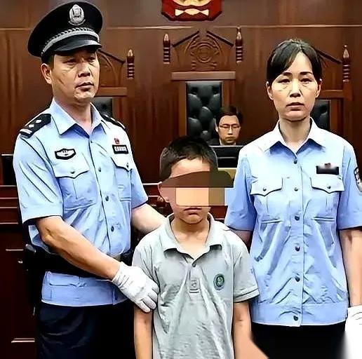 他才14岁，还没成年，怎么能判无期？”这是一个深圳的妈妈，哭着喊出来的。听