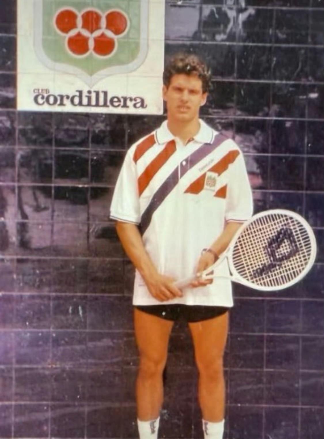 阿尔卡拉斯父子，像吗？基因很强大，谁能想到年轻的阿卡会成为网球大咖。