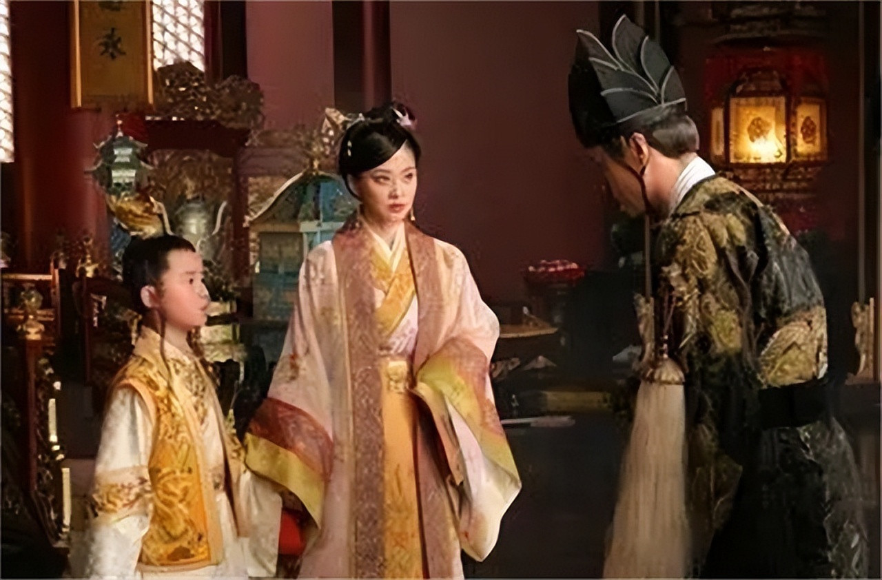 1581年，万历皇帝刚出门，就和前来送饭的16岁宫女王氏撞个满怀。他正要发火，却