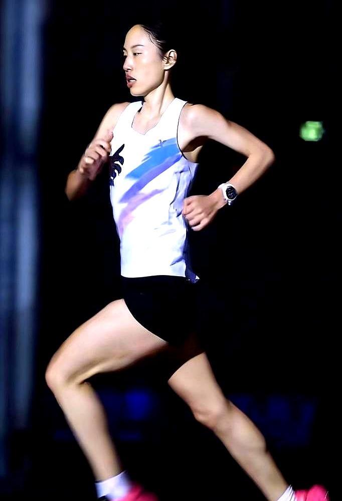 把福建医大附一院的铁饭碗直接摔碎，转头去拿命跑步，这张水华简直疯了。可你看现在的