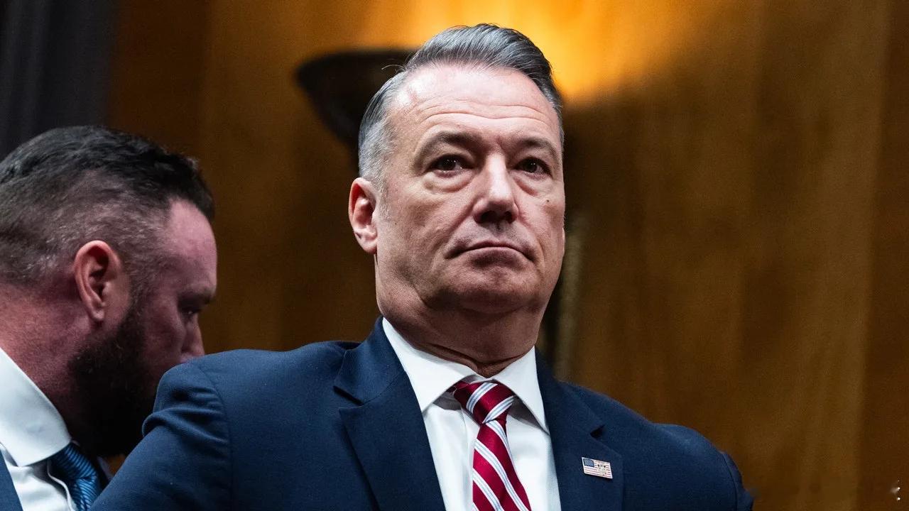 【ICE代理局长托德·莱昂斯辞职】[部长换了，局长被告知辞职？]（福克斯）据福克