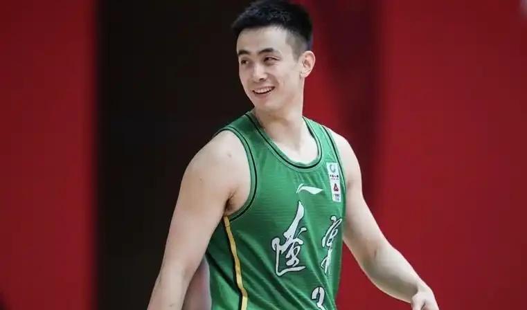 辽宁男篮超级巨星赵继伟真是球队的定海神针！在今天辽宁全运男篮以93：90险胜北京