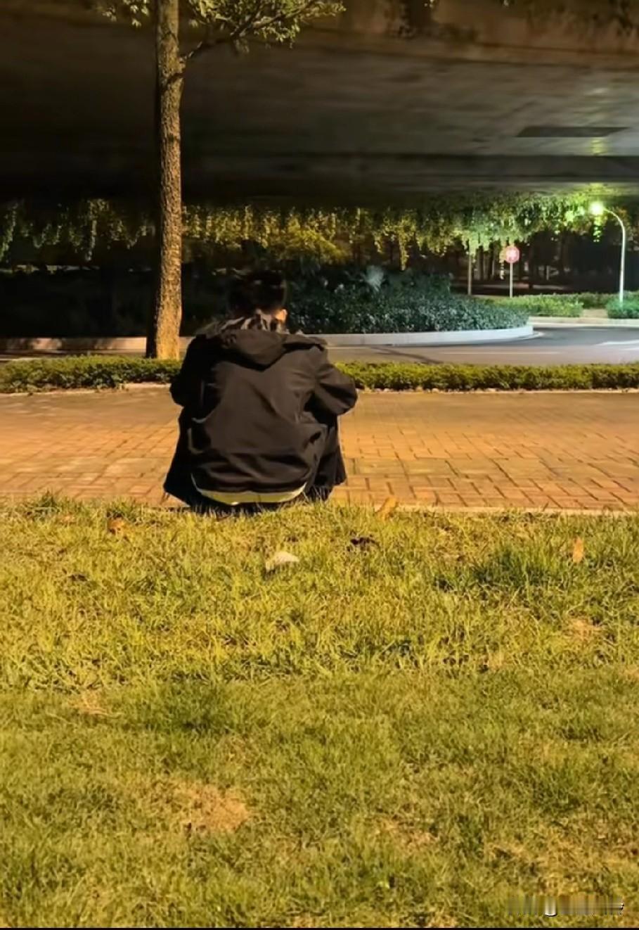 高中生威胁家长:多待一天就想跳楼，家长选择给他签字休学，从此跟大学无缘了高三压