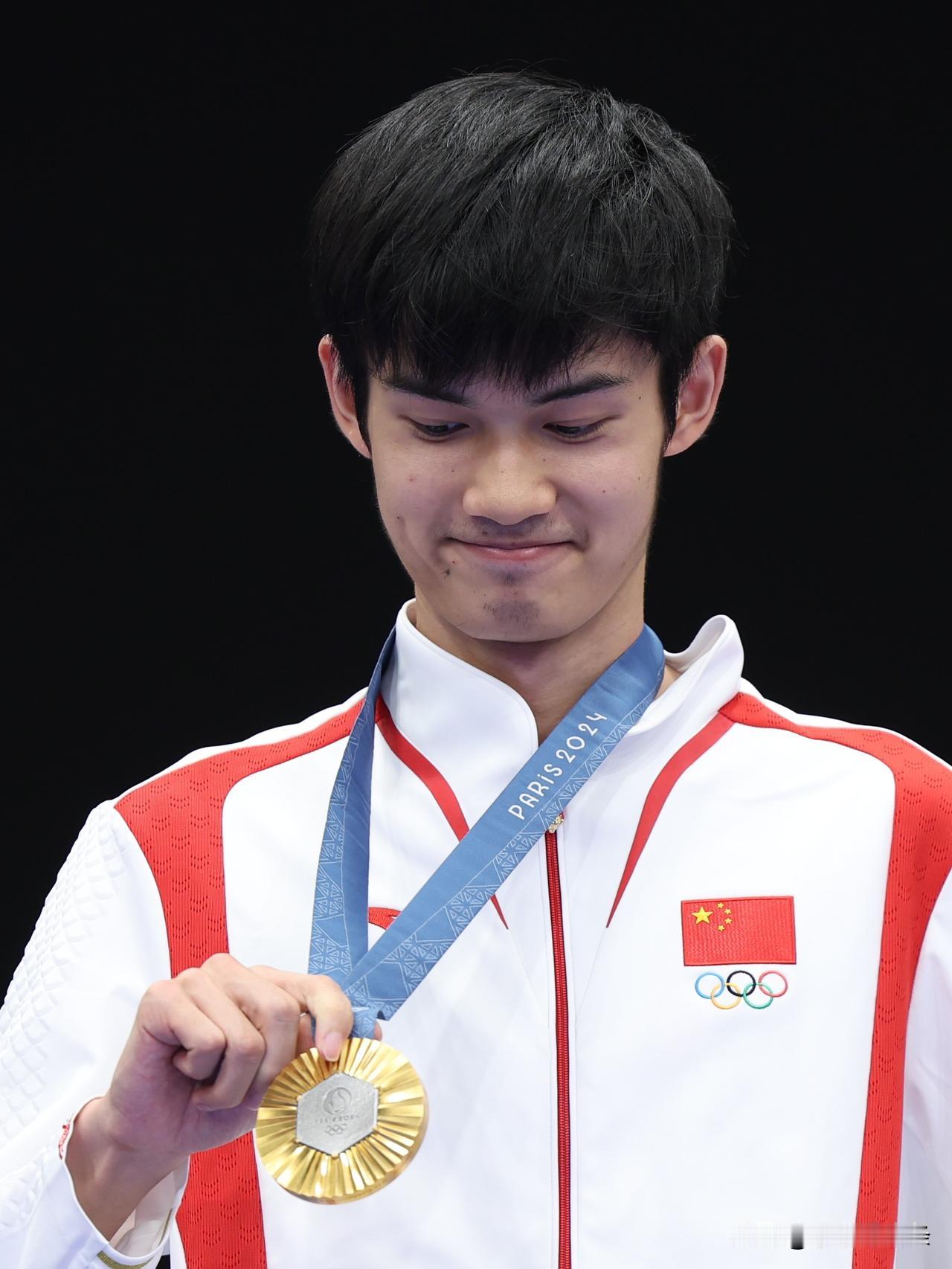 盛李豪有个外号，网友叫他“干饭哥”。听起来像是平时特别爱吃。其实源头没