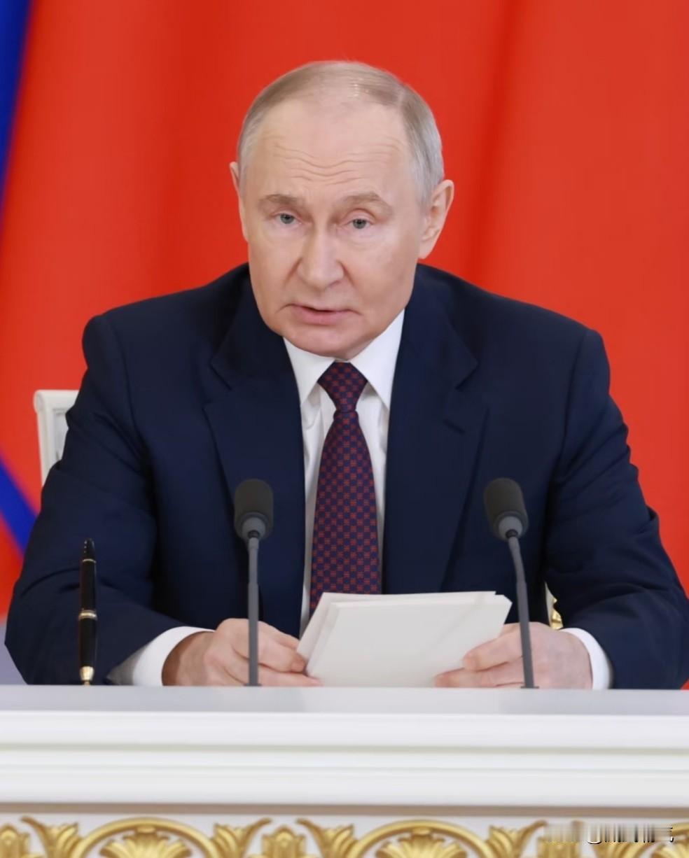 俄罗斯外交副部长格鲁什科在当地时间16号表示，目前并没有收到欧盟购买俄罗斯能源的