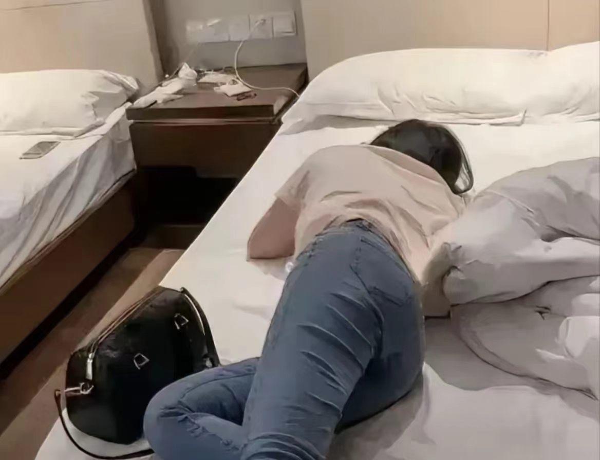 色字头上一把刀！贵阳52岁主管带28岁女下属出差，趁对方醉酒断片实施侵害