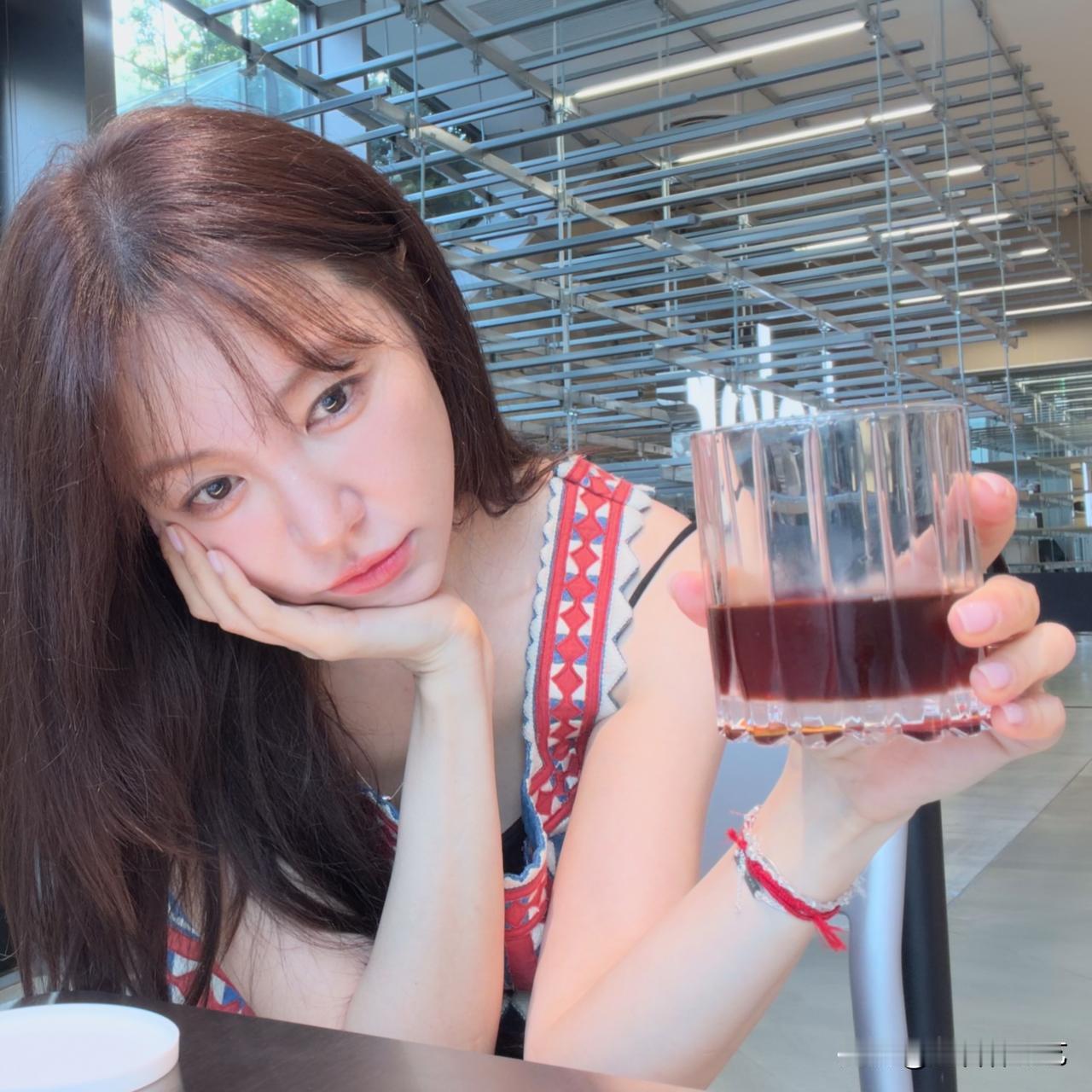7日，演员尹恩惠在Instagram上发布了多张照片，并配文“东京真好玩”。