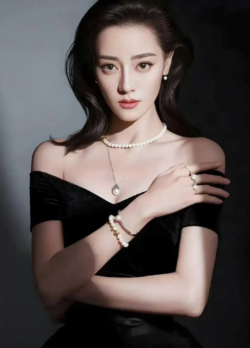 我敢说迪丽热巴，她无论能否转型成功都不会缺戏演，倒不是因为她老板是杨幂，