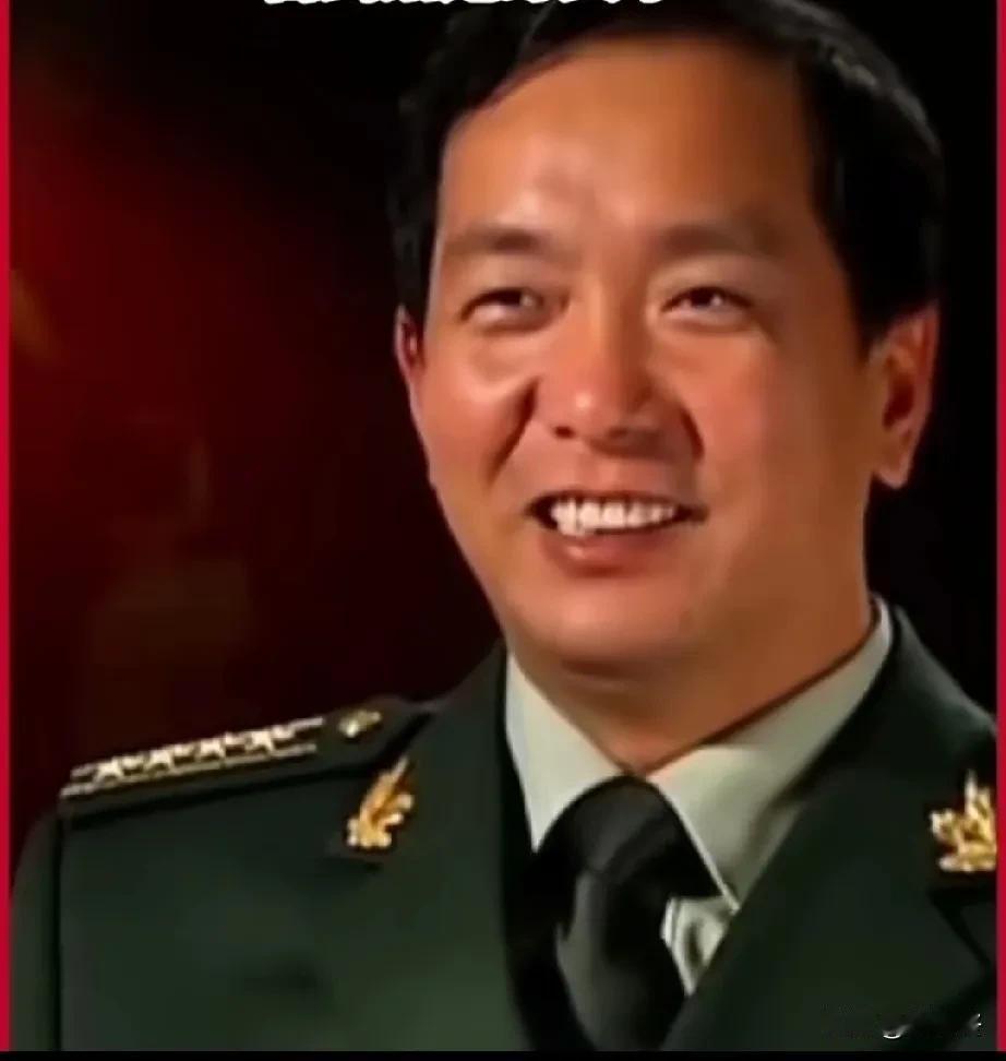 令人泪目的一刻！当“独臂将军”丁晓兵遇到纠察，纠察:首长，请把您的手拿出来