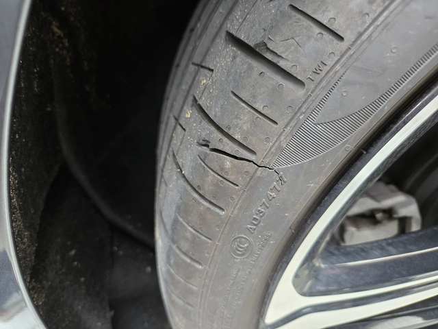 轮胎需要更换么？兄弟们，刚买半年开了三千公里，国庆出去一趟，开了一段县道回来发