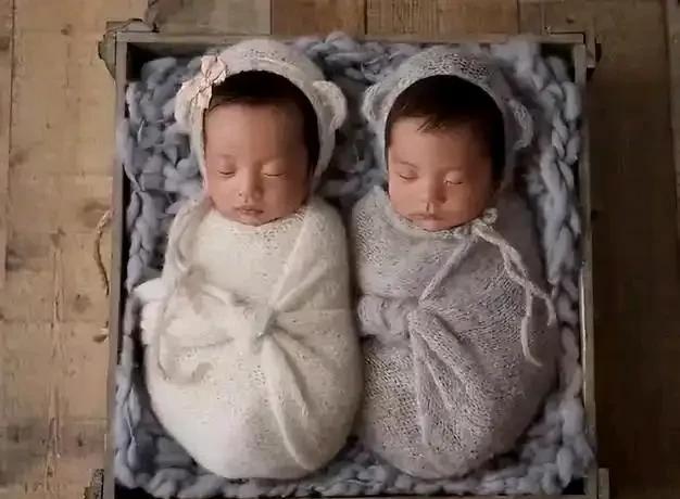 张雨绮那对双胞胎，出生日期差了三个月。医学常识在你这里失效了。一个孩子201