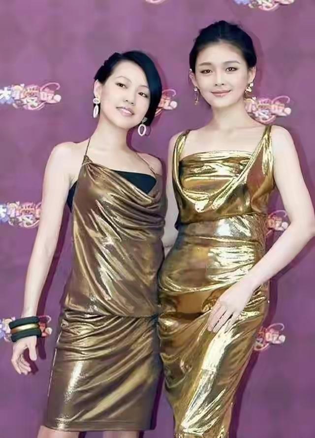 小S能一步一步有到这样的成绩，真的是她的姐姐默默为她付出很多。去到哪里都会带上她