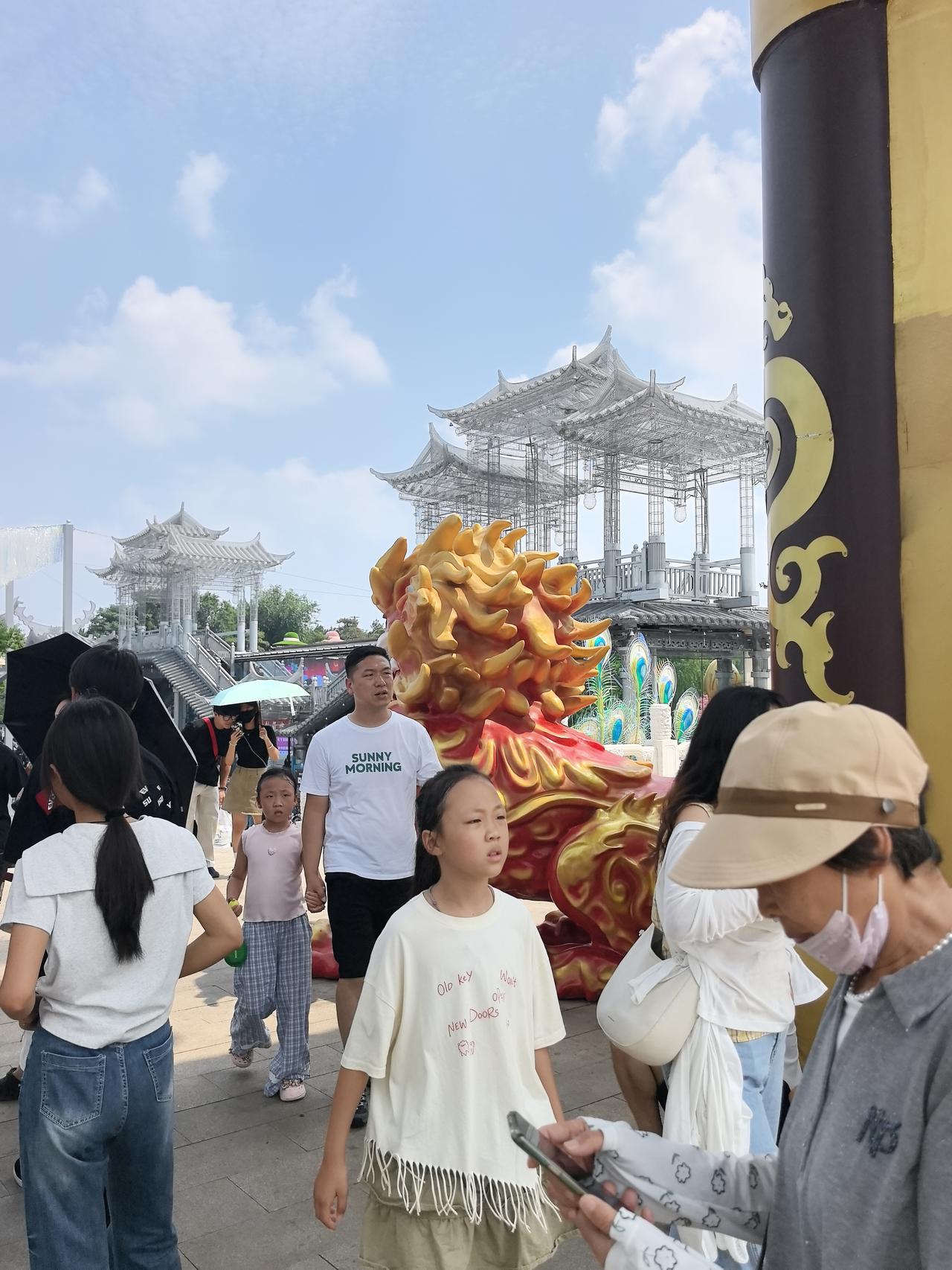 登临龙亭，读懂一座城摞城的沧桑我从扬州开车一路向西，踏进了开封的龙亭公园。