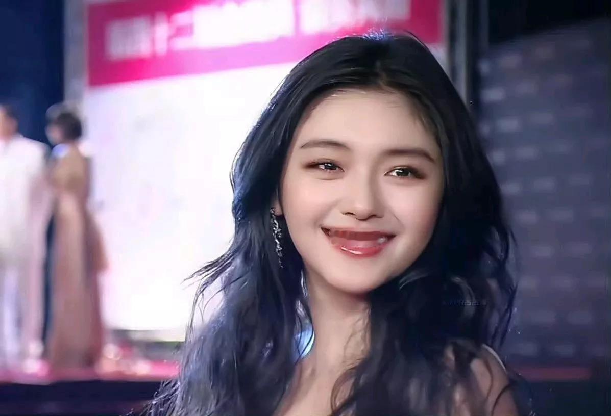 大S去世后，她的孩子小玥儿出现了一个新消息！万万没想到会这样！原来，在8月1
