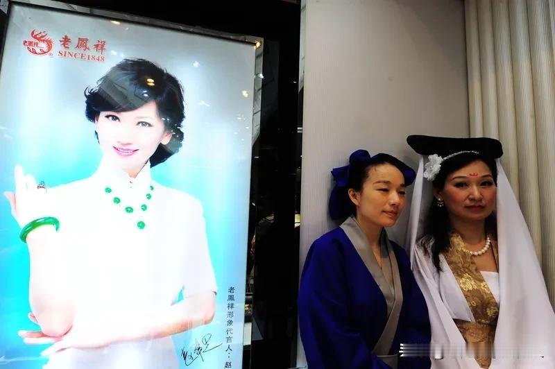 叶童退演，赵雅芝何去何从？近日，叶童单方面宣布停止新白娘子演唱会，这一决定看似
