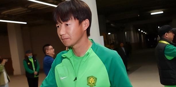 媒体人徐江爆了一个料，前北京国安球员朴成曾经和国足主教练里皮产生过矛盾。在201
