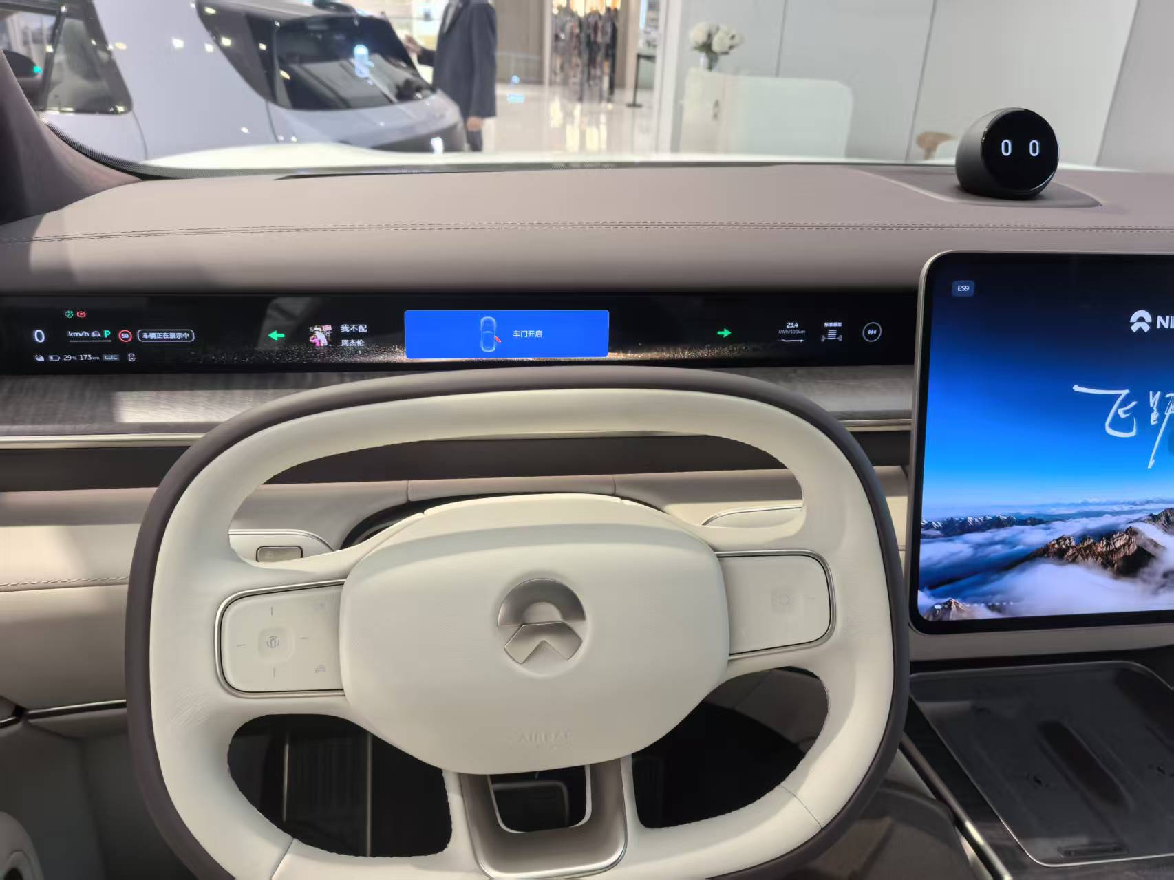 蔚来ES9正式上市，实车到店体验后，真的被彻底惊艳到。作为蔚来旗舰SUV，这一次