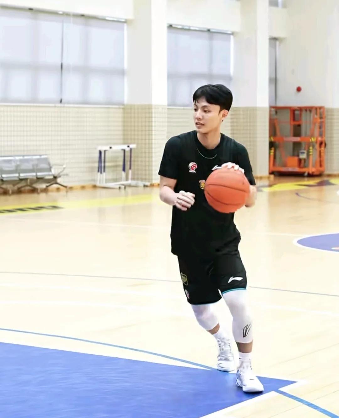 今晚广东VS福建。赛季来到尾声，广东队却是首遇福建，福建目前两连胜，有一定上升