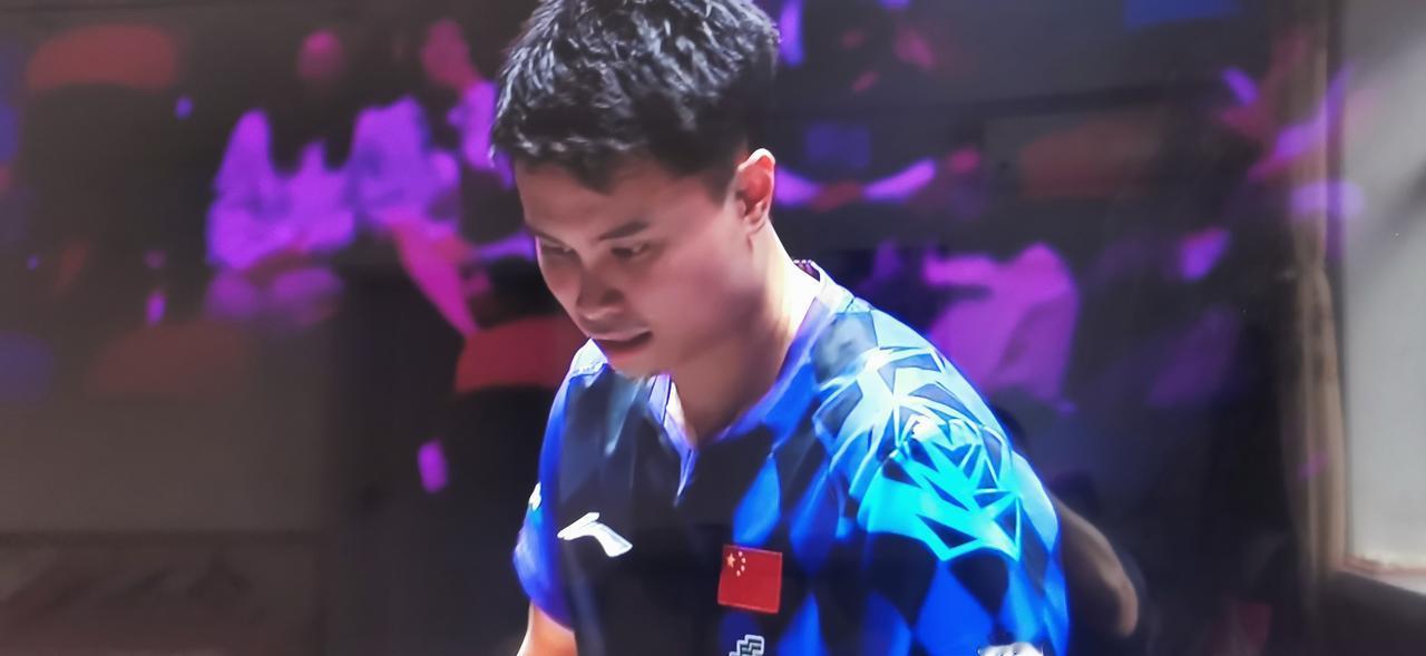 周启豪输了，男单怎么办？澳门站男单又出局了，周启豪面对张本智和，不敢抢攻，总是