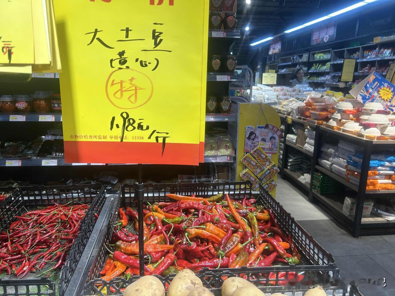 回到大长沙，完美诠释什么叫：不适应！去超市买菜，本地青椒4.98元一斤，弥勒2