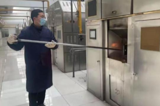 一位在火葬场奉献大半辈子的老者向我透露，多达90%之人并不知晓，遗体火化后，和大